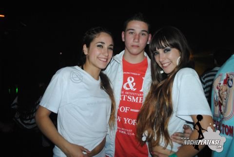 Foto etiquetada de Lucrecia Alvarez